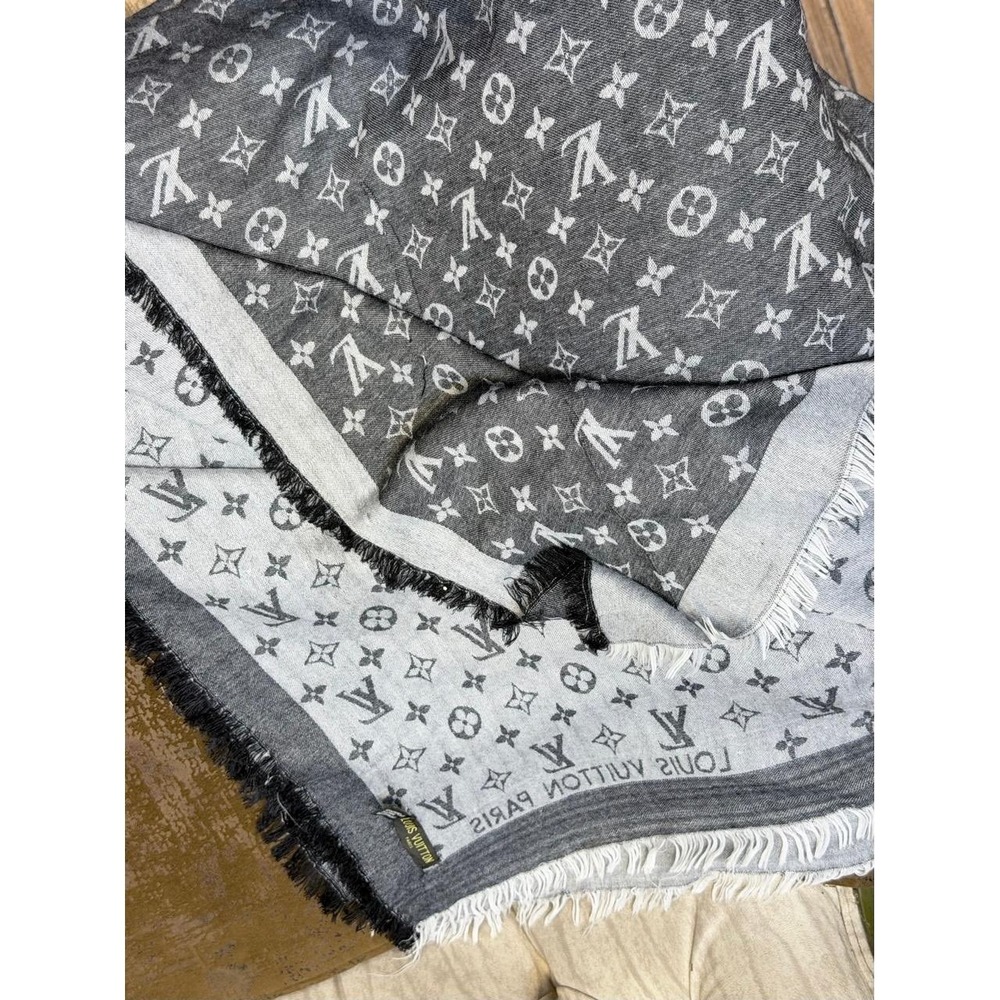 Louis Vuitton Monogram Shine Shawl Grey Silver Silk Wool Scarf Fringed Square - Picture 7 of 8
